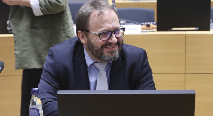 Rengeteg magyarnak landol ma 5000 forint a bankszámláján