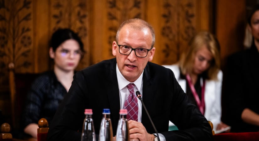 Közpénzből népszerűsíthették a Fideszt egy alapítvány kiadványai, feljelentést tett Tarr Zoltán minisztériuma