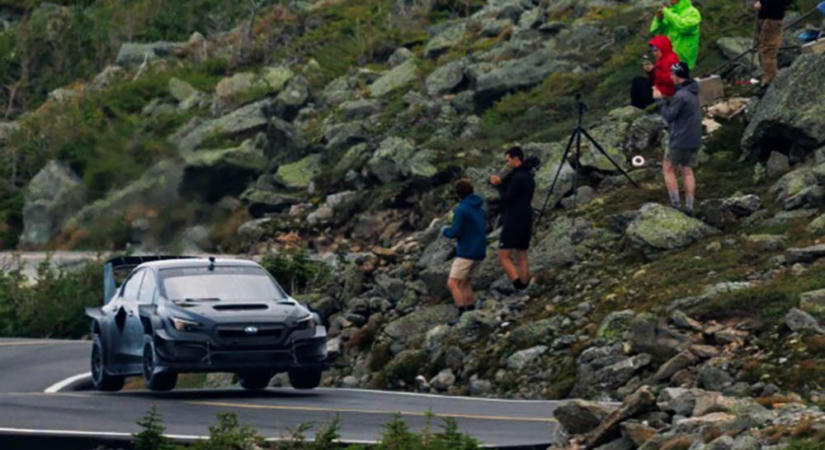 Újabb rekordot zsebelt be a brutális éjfekete Subaru