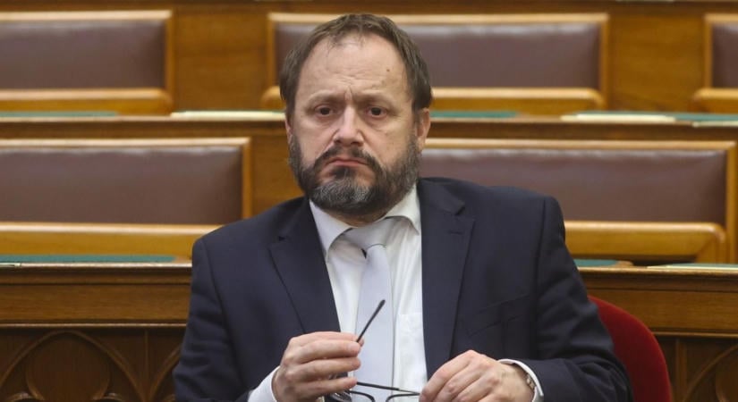 Kármán András kiadta az utasítást: elkezdik az átalakítást, amivel megköti saját kezét