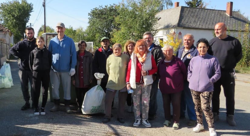 Összeszedték a szemetet a cakóházi határban a falubeliek