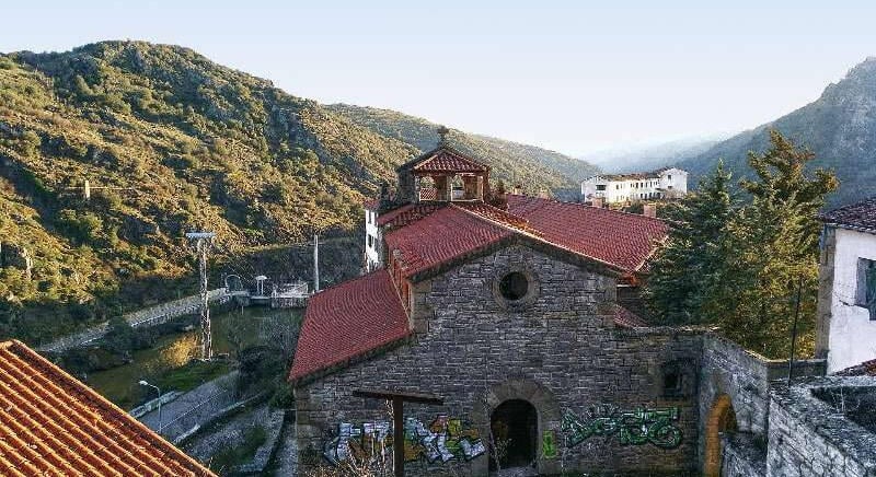 275 ezer euróért vett meg egy elhagyott spanyol falut, hogy üdülőközpont legyen belőle