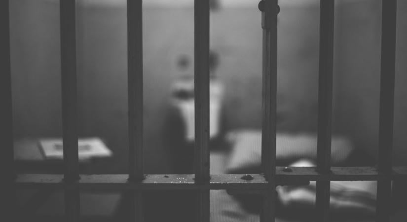 Gyermekpornográfia miatt emelt vádat egy férfi ellen a Veszprémi Járási Ügyészség