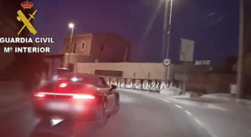 Diszkós razziát látva menekült el a rendőrök elől hajnalban egy Porsche sofőrje