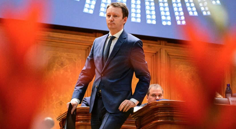 Egymás után a harmadik miniszterelnök-jelölt bukott meg nagyon simán, egyre mélyül a politikai válság Romániában