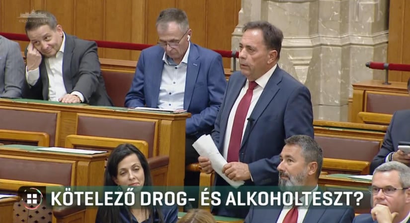 Magyar Péter Pócs Jánosra hivatkozva vezetne be kötelező drog- és alkoholtesztet a parlamentben