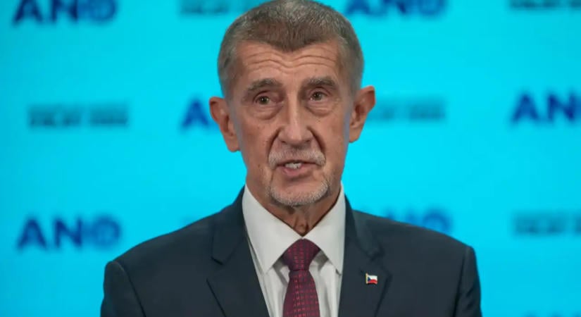 Tízezrek álltak ki Prágában a cseh közmédia mellett