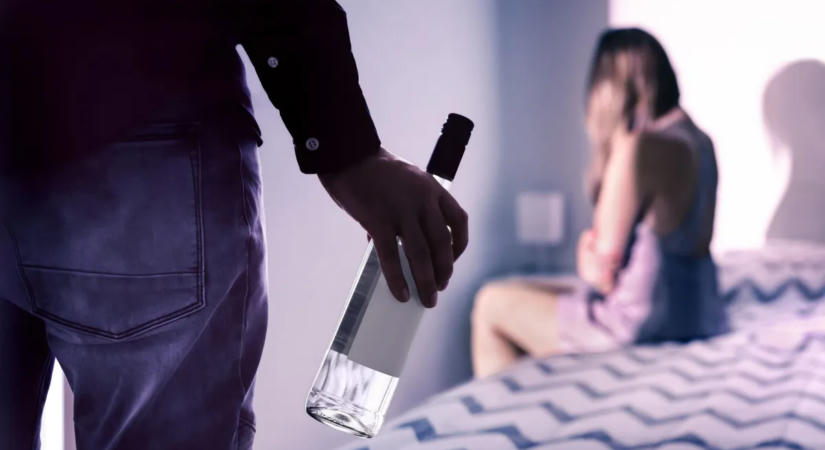 Prostitúcióra vett rá egy 16 évest egy nő, emberkereskedelem és gyermekpornográfia miatt emeltek vádat ellene