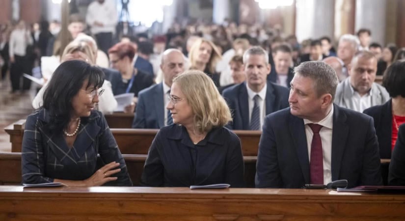 Tanévnyitót tartottak az Eszterházy Károly Katolikus Egyetemen