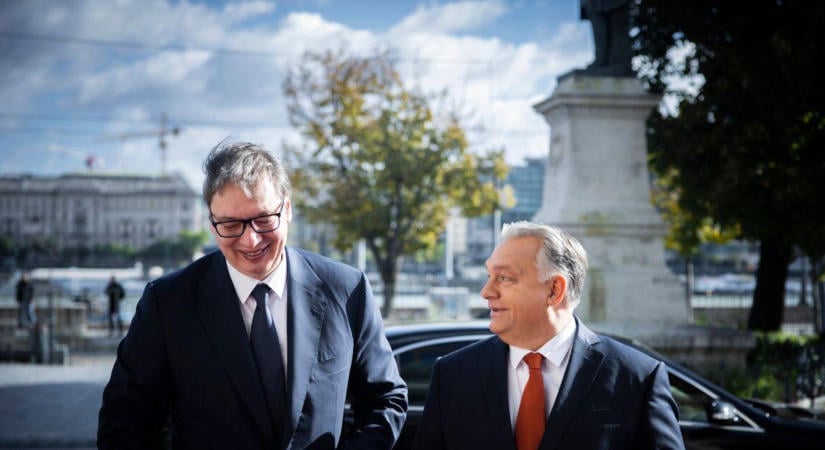 Megnyíltak az urnák, Orbán Viktor barátjának rendszeréről szavaznak a szerbek