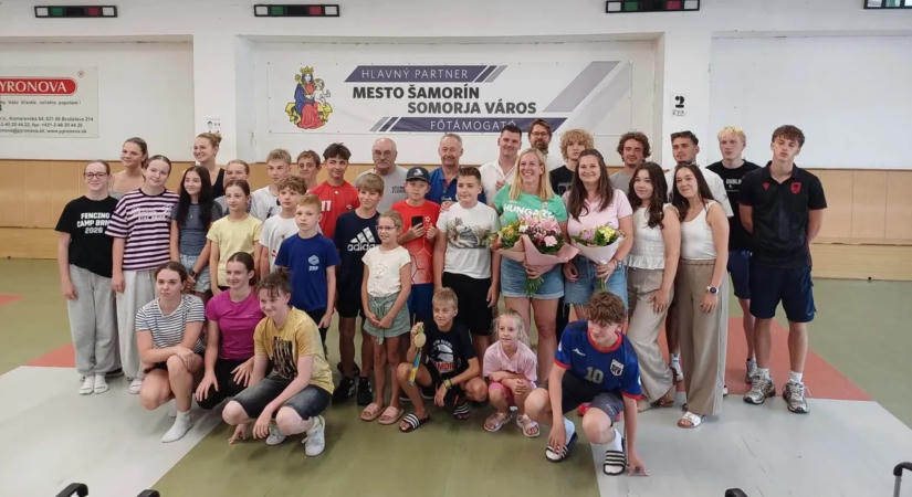 Szász Emese a felvidéki Somorján találkozott az ifjú vívókkal
