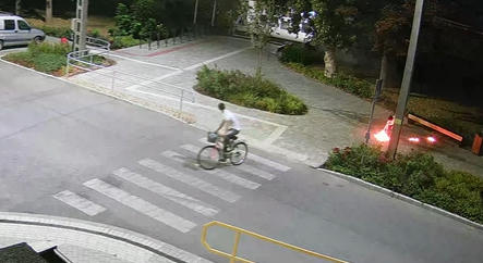 "Teszek a személyiségi jogaikra!"- cifra szavak kíséretében tett közzé a videót a polgármester a parknál gyújtogató fiatalokról