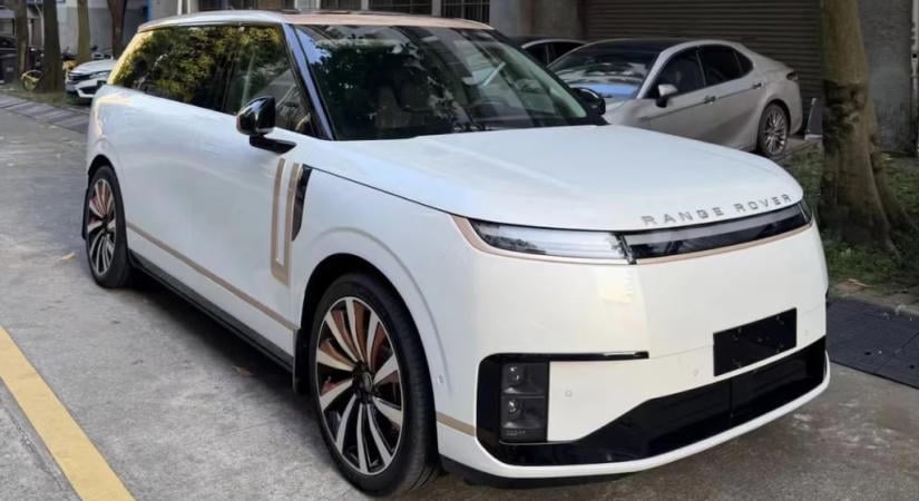 Teljes az illúzió: bronz betétekkel lett Range Rover az XPeng villanyautóból