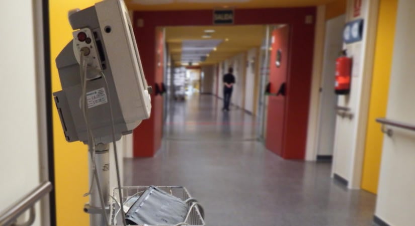 Súlyos ellátási gondok a budapesti kórházakban: 750 beteg elhelyezése vált problémássá