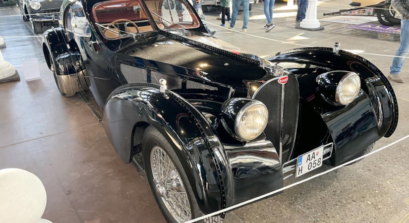 Egy Bugatti Type 57SC Atlantic is feltűnt az idei budapesti veteránautó kiállításon