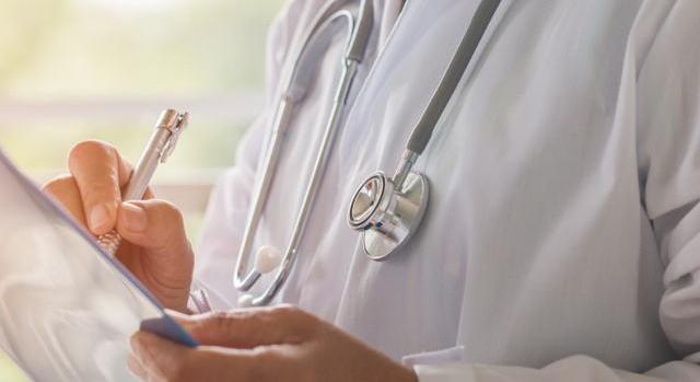 Facebookos álorvosok veszélyes tanácsokkal: hetekig figyeltük őket