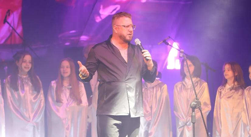 Zámbó Krisztián új videóklipjén csámcsognak az emberek! „Már bizonyítottam eleget”