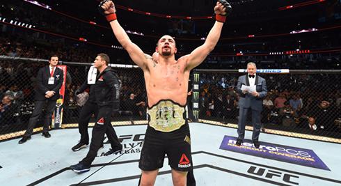 Robert Whittaker szerint Pereira kedvezőbb ellenfél számára, mint Izzy