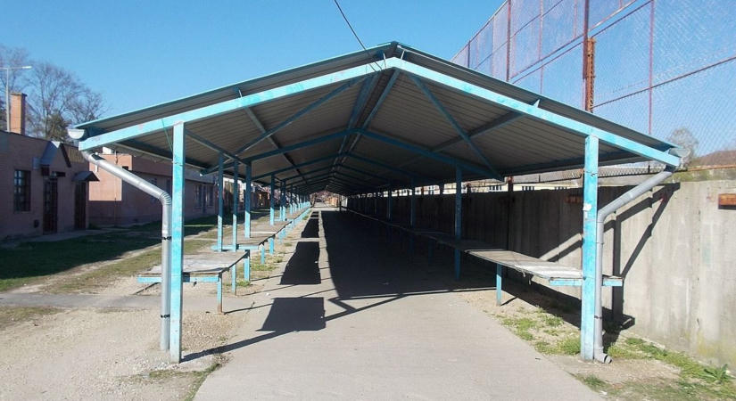 Kigyulladt egy filagória teteje Mezőtúron