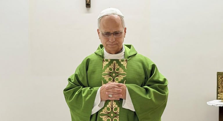 Javul XIV. Leó pápa állapota a tüdőműtét után, pénteken már misét celebrált