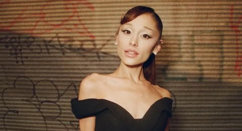 Megszólalt Ariana Grande édesanyja is az énekesnő visszavonulása kapcsán