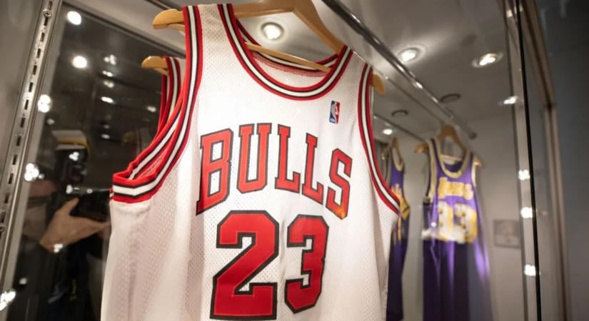 Új rekord: több mint tizenkét millióért kelt el Jordan meze