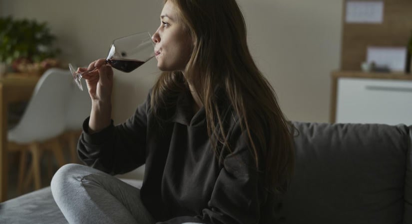 Mérföldekkel többet isznak az idősebbek, mint a magyar fiatalok – de az EU-ban sincs ez másként