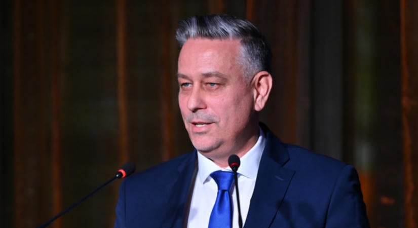 Magyar Péter menesztette Navracsics Tibor helyettes államtitkárát