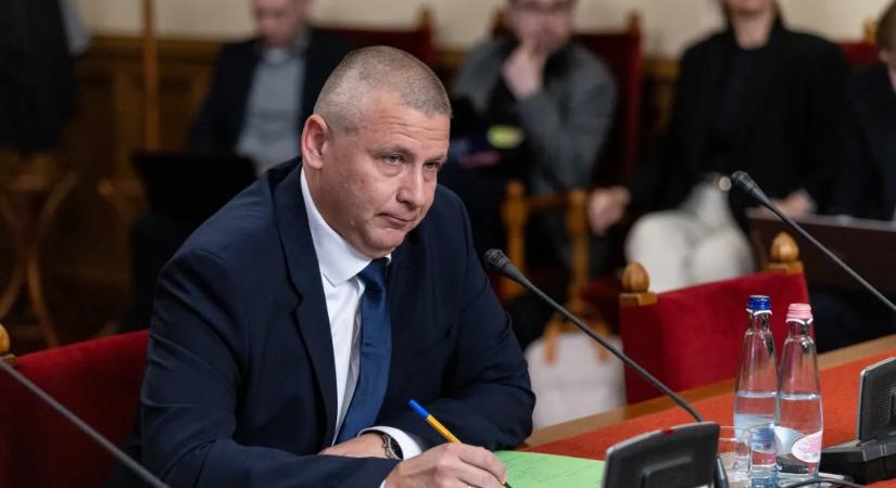A Kormányzati Ellenőrzési Hivatal kérésére adta ki Ruszin-Szendi Romulusz egészségügyi adatait a Honvédkórház