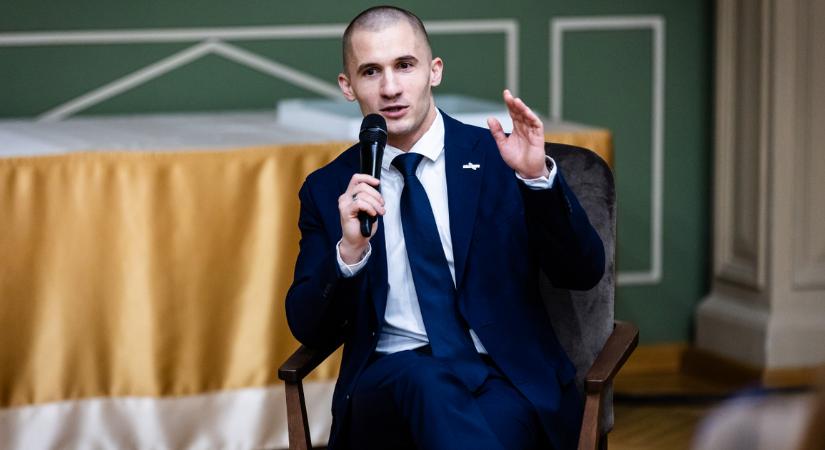 Magyar űrhajós figyelmeztet: veszélyes lejtő is lehet a mesterséges intelligencia