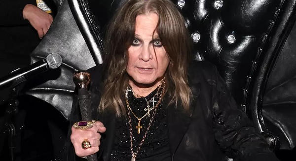 A legendás denevéres incidens is megjelenik az Ozzy által ihletett kísértetházban