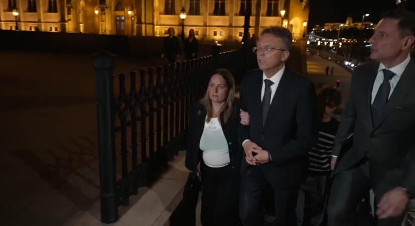 Hankó Balázs kijött a Parlamentből és elindult az ügyészségre