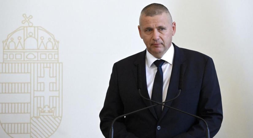 A miniszter szerint döbbenetes pénzherdálásra bukkantak a szolnoki laktanya felújításánál