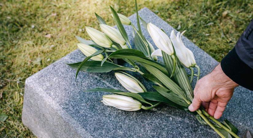 Azt álmodta, húsvétkor eltemetett barátja feltámadt, ezért kiásta a sírját