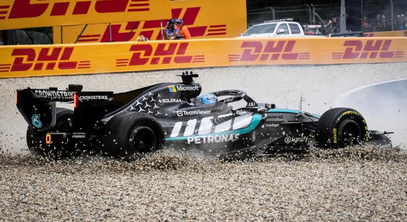 George Russell ütközött Lewis Hamiltonnal a Belga Nagydíj rajtja után - videó