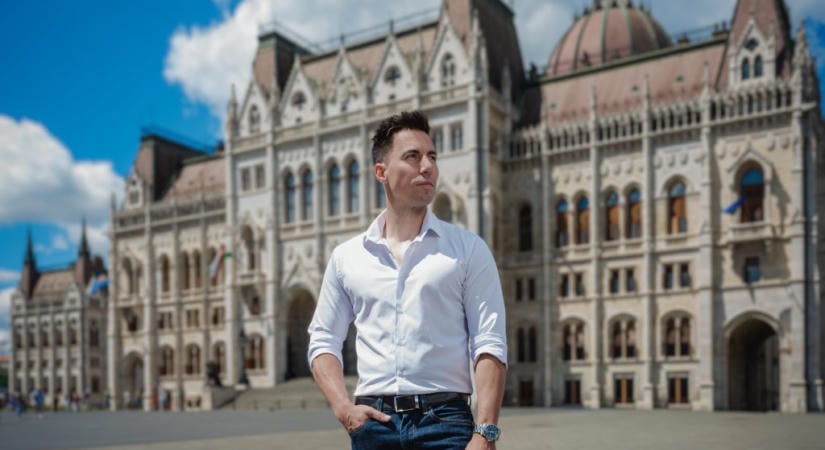 Radnai Márk cicájától elolvadsz – a cuki fotóval a politikus egy komoly ügyre hívta fel a figyelmet