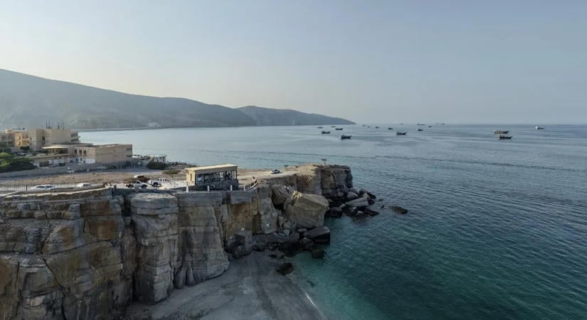 Irán lezárja az általa illegálisnak minősített útvonalakat a Hormuzi-szorosban