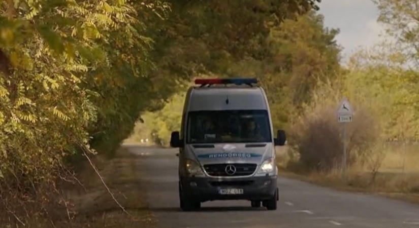 Rettegnek a helyiek a szabolcsi településen! Rendőrök járőröznek a megdöbbentő eset után – videóval