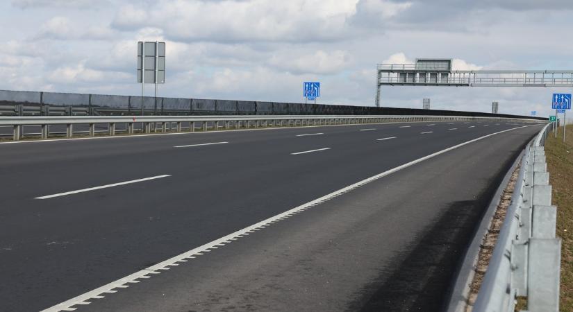 Rendkívüli! Hatalmas baleset az M5-ös autópályán: óriási a fennakadás