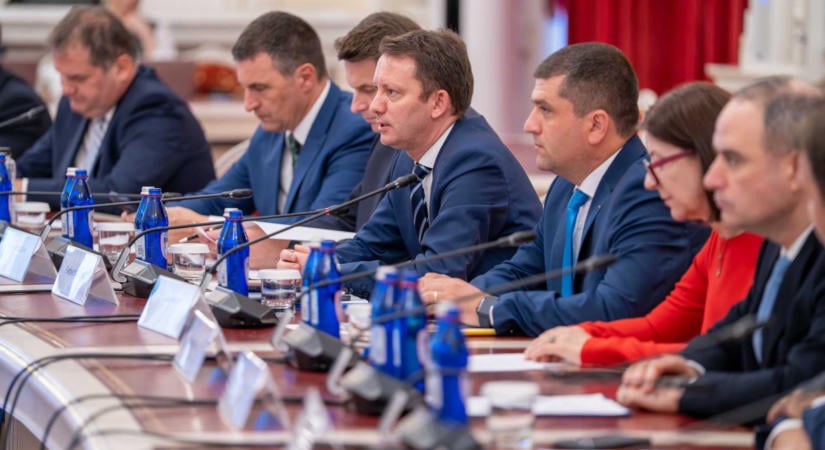 Szerda kora délután eldől, lesz-e új kormánya Romániának