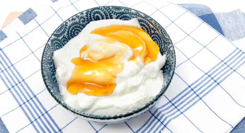 Görög joghurt, méz, fahéj és olaj: így készül az egyszerű házi arcpakolás