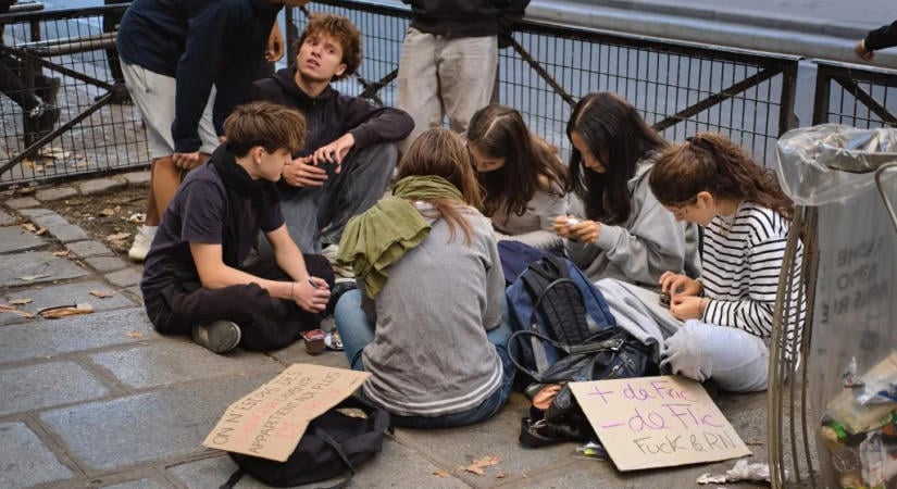 Országos diáklázadás rázza meg Franciaországot, politikai válsággá nőhet a tiltakozás
