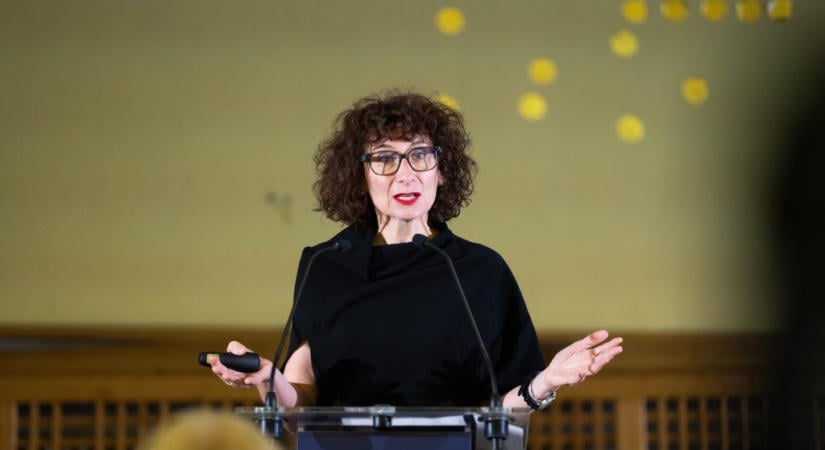 Bérek, jelzések, elhelyezések és programok