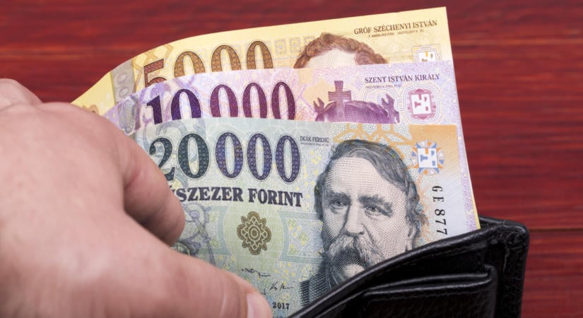 Erről eddig nem volt szó: Még nagyobb emelést kaphat rengeteg nyugdíjas január 1-jétől