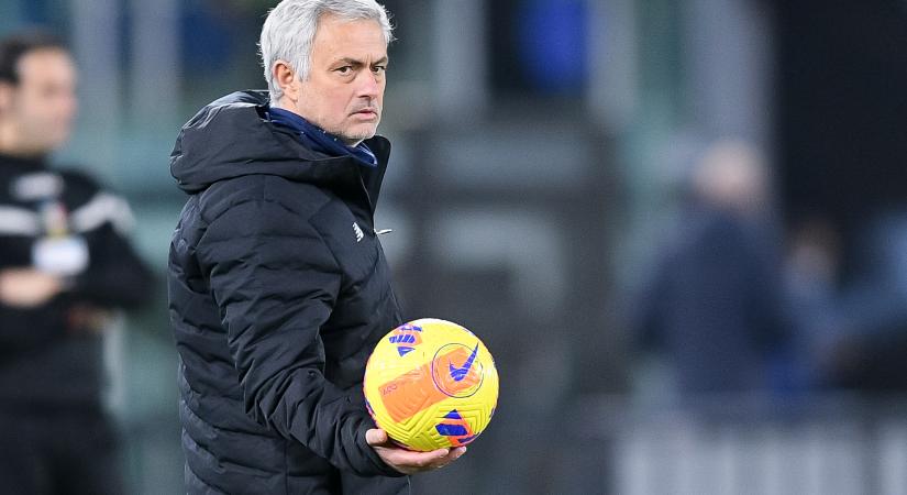 Mourinhót ismét az angol bajnokságba csábítgatják