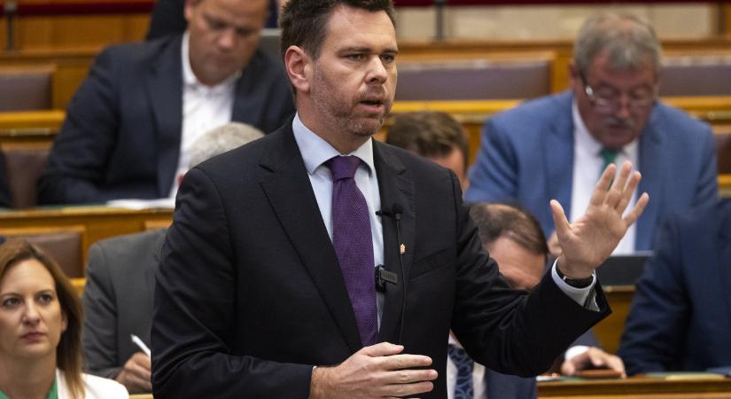 Vitézy Dávid öt pontba szedett fideszes hazugságcunamija, majd ÁVH-zás és hitlerezés vitte a show-t napirend előtt a Parlamentben