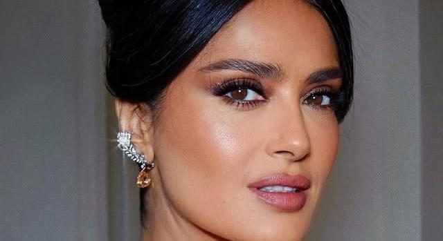Meztelenül úszott a születésnapján Salma Hayek