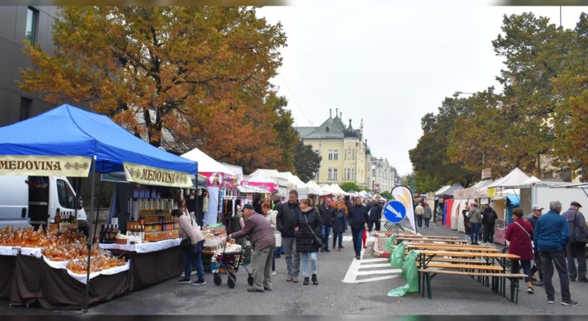 Elkezdődött a hagyományos lévai vásár
