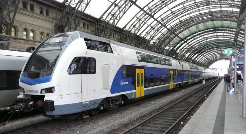 Valaki gyújtogatott egy elővárosi vonaton