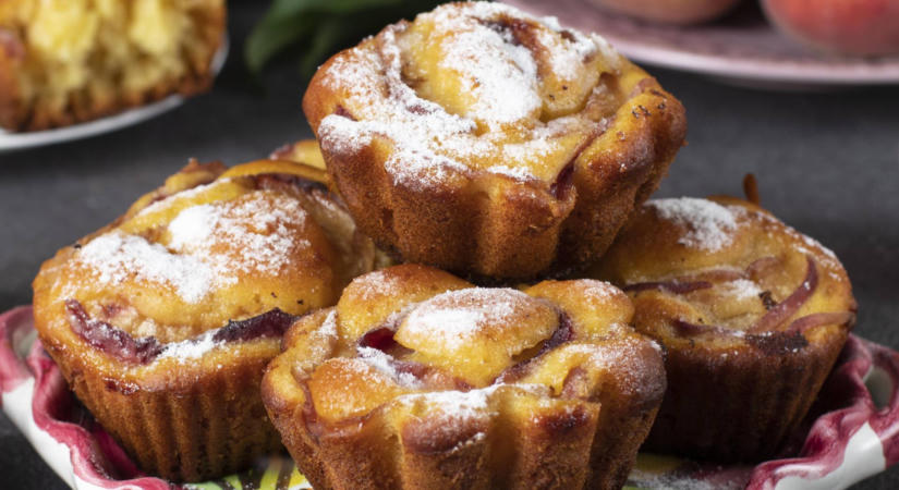 Őszibarackos muffin illatos fűszerekkel: könnyű, elronthatatlan sütemény